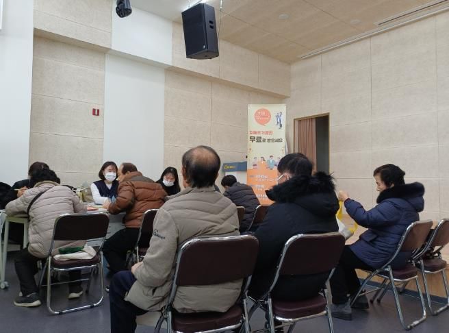 금산군치매안심센터 시니어클럽 노인공익활동 참여자 대상 치매선별검사 모습