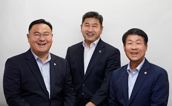 (왼) 최원석 시의원, 최정훈 전남도의원, 최원석 목포시의원