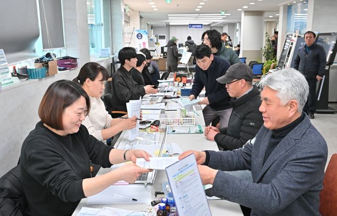 정선군, ‘고령자·교통취약 주민까지’직접 찾아가는 기본소득 신청 운영