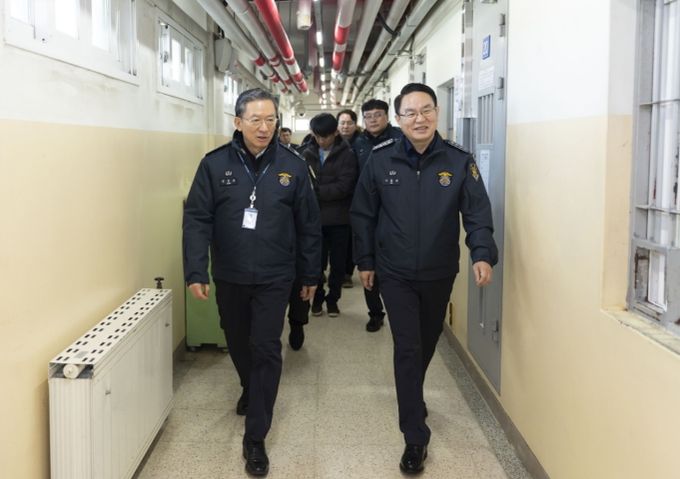 정성호 장관과 이홍연 교정본부장 교정시설 공동 현장 진단