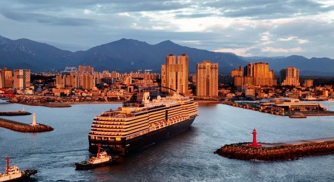 속초항 입항하는 웨스테르담호