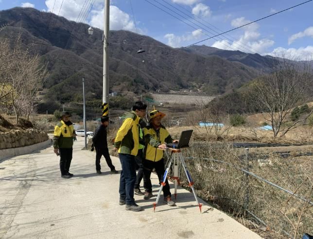산청군 필지 측량 모습