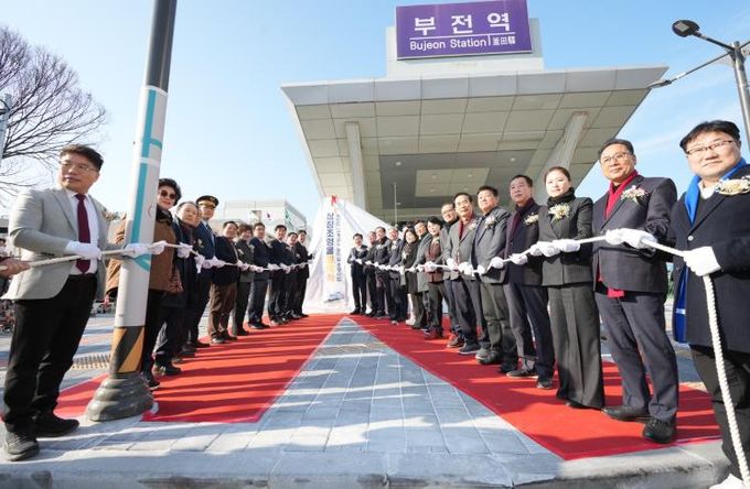 부산진구, 부전역(고속철도)맞이길 조성사업 상징조형물 제막식 개최