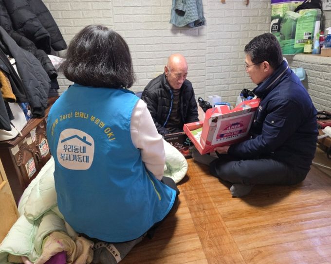 현경면, 설 맞이 위문품 전달 모습