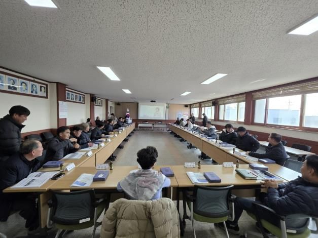 염치읍 복지이장 역량강화 교육 동영상 시청 사진