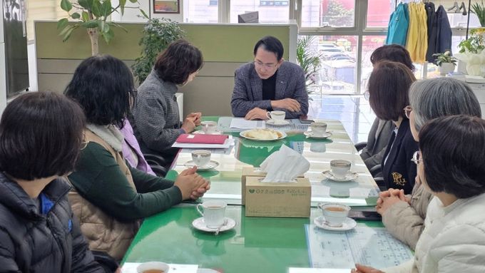 이완섭 서산시장이 16일 서산시보건소를 찾아 근무자를 격려했다.