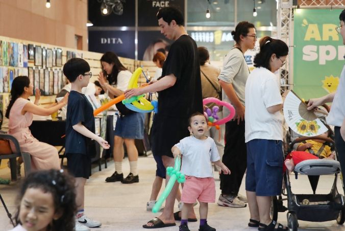 2025년 탄방동 로데오거리에서 열린 '2025 대전 서구 아트페어 아트스프링' 현장