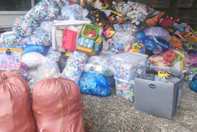 폐플라스틱 수거로 독거 어르신 낙상방지 안전바 제작 앞장