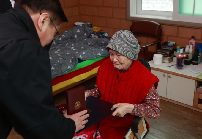 영월군, 6·25전쟁 참전용사 무공훈장 전수