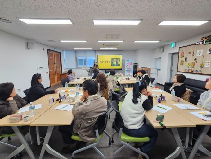 중년 마음 쓰담쓰담 힐링 프로그램(수다방) 운영