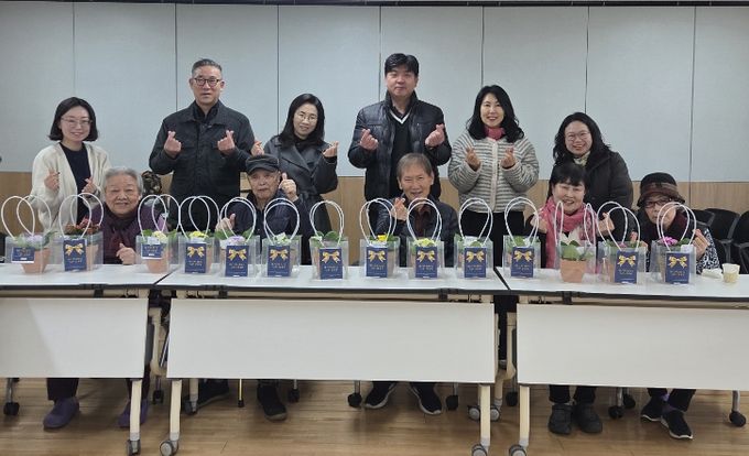 수원시 영통구 원천동 지역사회보장협의체, 홀몸 어르신 정서 지원