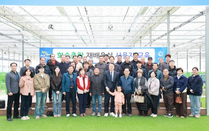 화순춘란 재배온실에서 진행된 간담회 모습