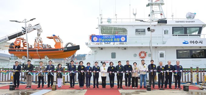 여수시는 지난 2월 27일 여수 엑스포항 일원에서 전남 209호의 취항식을 개최했다.