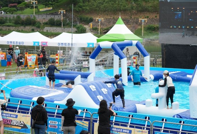 지난해 밀양강변 일원에서 열린 제1회 밀양 수퍼 페스티벌(수퍼 챌린지 레이스) 행사 현장