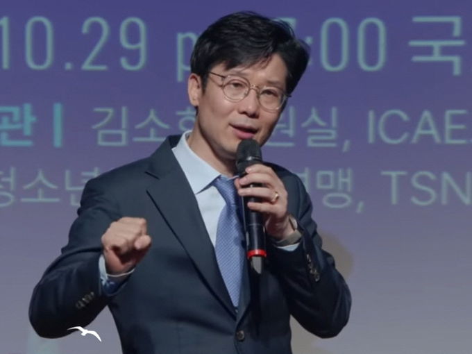 주광 김용두(SNS기자연합회 회장) ICAE 국제컨퍼런스에서 강연하는 모습 / SNSJTV 제공