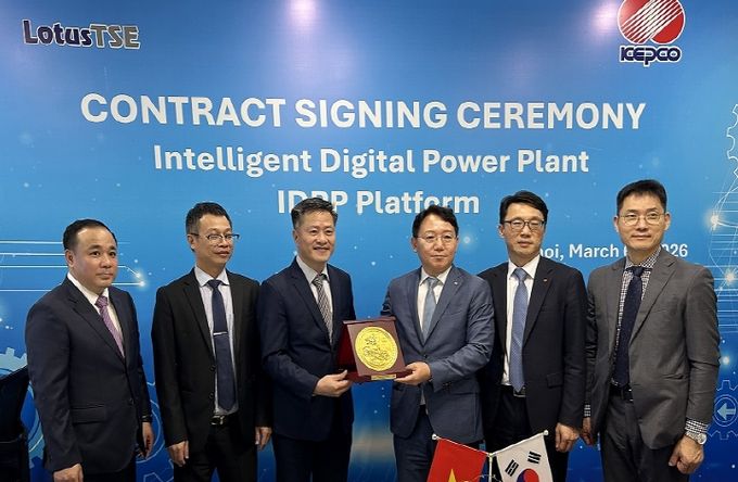 EVNGENCO3社의 납품사인 로터스와의 IDPP 설치 계약 체결식 (왼쪽에서 세번째 응우옌 응옥 또안 로터스 회장, 네번째 문일주 한전 기술혁신본부장)