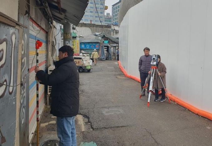 세운5구역 노후건물 측정점 설치 모습