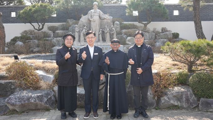 신필승 서산시 부시장이 17일 해미국제성지 일원을 방문해 서울 세계청년대회를 앞두고 추진 중인 사업을 점검했다.