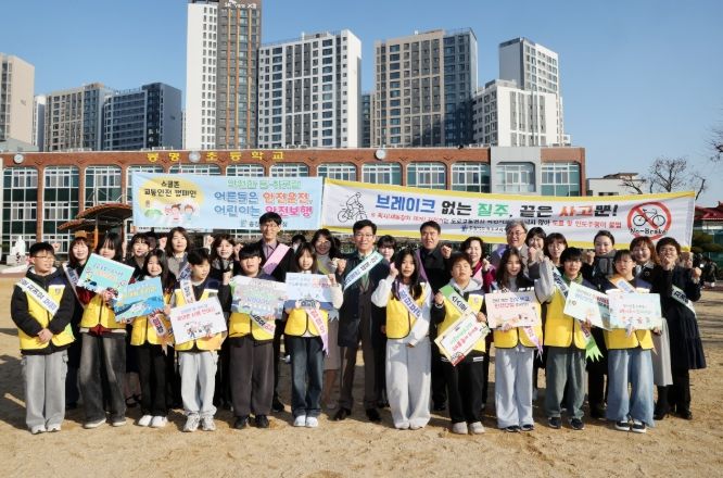 ‘학교가는 길 더 안전하게’학생 주도 교통안전 캠페인