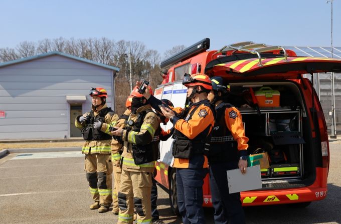 영동소방서가 긴급구조통제단 불시가동 훈련을 실시하는 모습