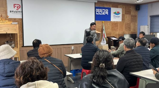 ‘여수시버섯농업인연구회’가 지난 6일 관내 버섯 재배농장에서 우리 농산물 홍보 활동의 일환으로 표고버섯 재배 기술 교육과 체험 행사를 실시했다.