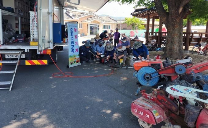 2025년 진행된 밀양시 찾아가는 농기계 순회 수리 교육 모습