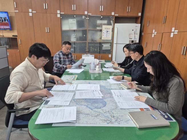 지방세 실무협의회를 개최하고 고액 감액 및 환급 결정에 대한 점검하고 있다.