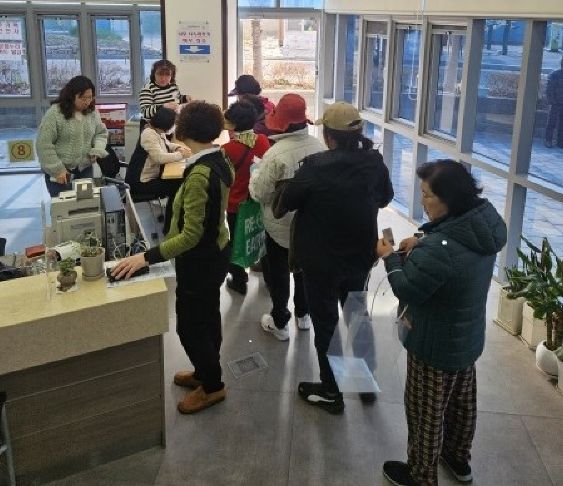 익산시, 시민과 함께한 나무 나누어주기 행사 성료