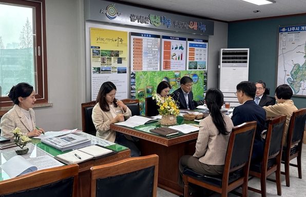 나주시가 지난 26일 강상구 권한대행 주재로 ‘지역밀착형 중앙부처 규제개선 과제 발굴 보고회’를 개최했다.