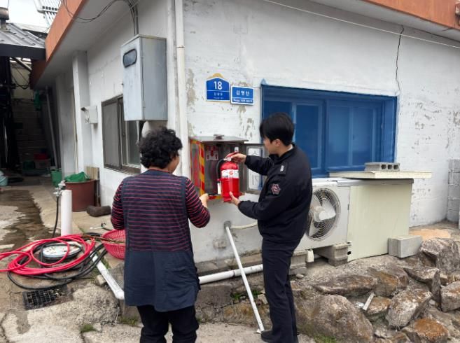 진도 골목길 소화기함 설치완료.