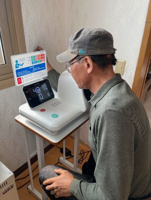 홍성군, 경로당 자동혈압계 교체· 신규 설치...어르신 호응 높아
