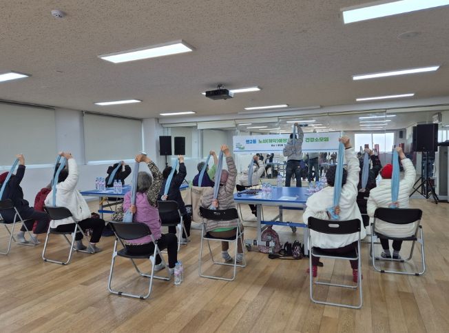 강북구 어르신 노쇠 예방 건강 소모임이 진행되고 있다.