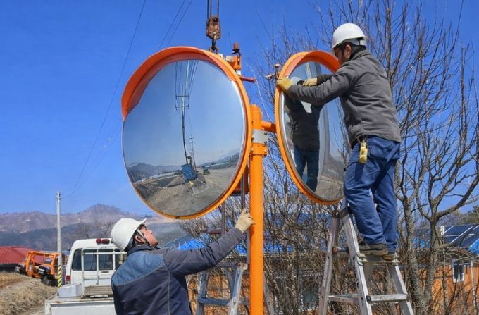 양구군 국토정중앙면 도로반사경 정비...'교통 사각지대' 제로화 박차