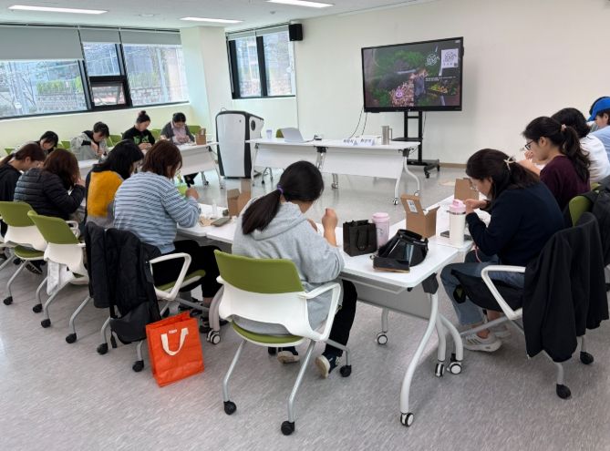 양육자 힐링교실 1탄 ‘테라리움 만들기’성료