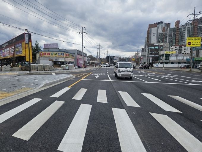 의정부시, 만가대 교차로 개선 완료…차로 확대‧불법 현수막 차단
