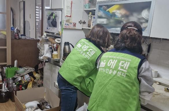 2026년 4월 1일_달성군, 고립 가구 묵은 짐 치우고 '일상' 선물 사진(3월 24일 주거 정비 중인 현장.)