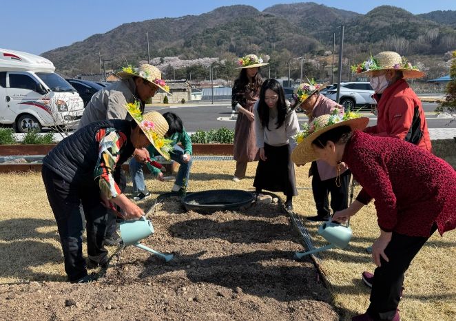 ‘기억꽃 피움터’ 치유농업으로 치매환자 인지력 강화