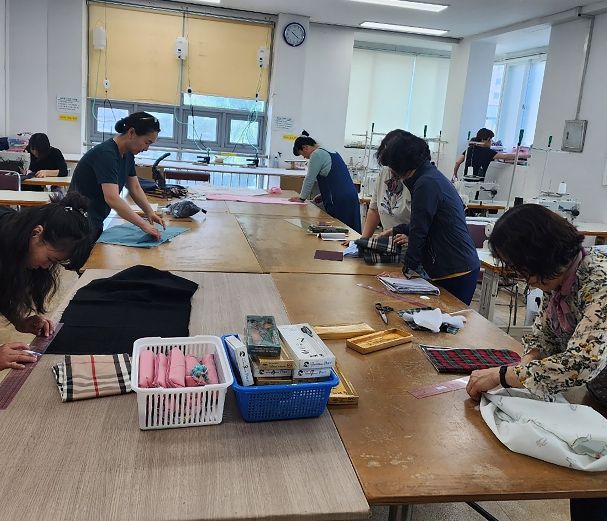 영주시는 4월6일부터 10일까지 2026년 행복학습센터 수강생을 모집한다(수강생들 교육모습)