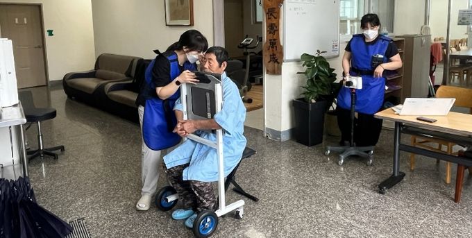 경로당 결핵검진 장면