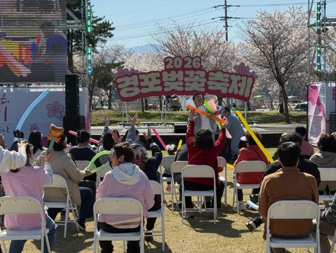 경포 벚꽃비 아래 ‘문화가 있는 날’ 성