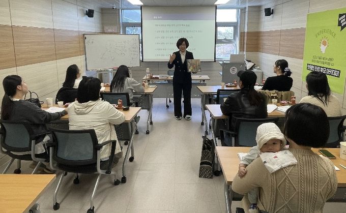 창녕군육아지원센터에서 ‘브레인 인성 부모교육’ 실시하고 있다.