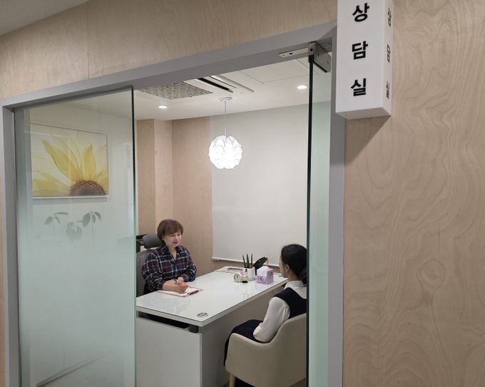 구로구 모자건강센터 ‘마음의 봄’ 건강상담실에서 심리상담을 받고 있다.