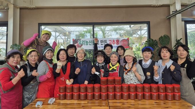 김제시 여성단체, 나눔문화 확산 위한 고추장 담그기 행사