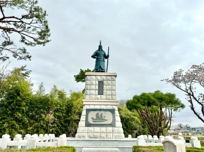 사천시, 성웅 이순신 동상 새 단장-보수 후